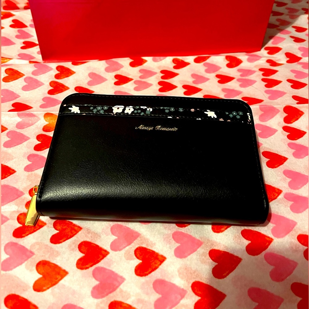 Wallet black 6 by 3 inches